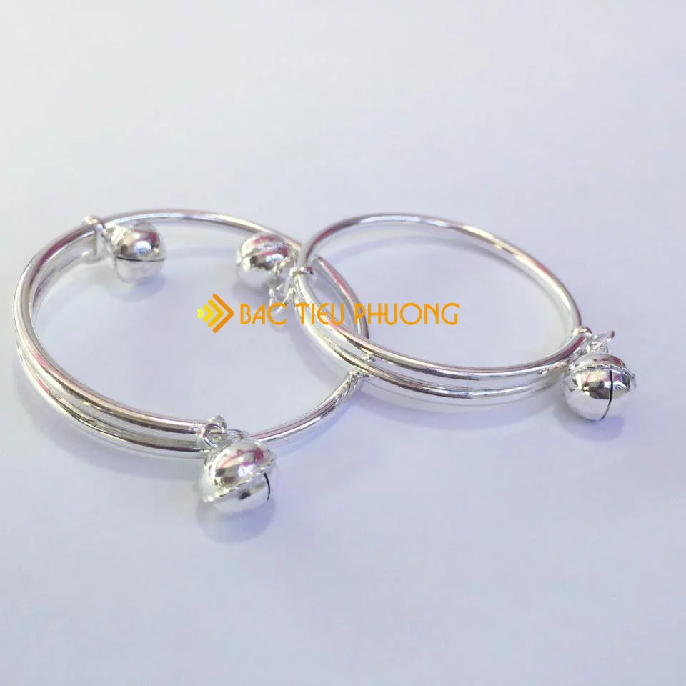 lac-tay-tre-em-dang-chuong