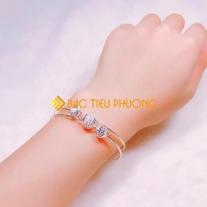 Khá giống với các vòng Pandora khi có thể mix thêm các hạt charm khi cần