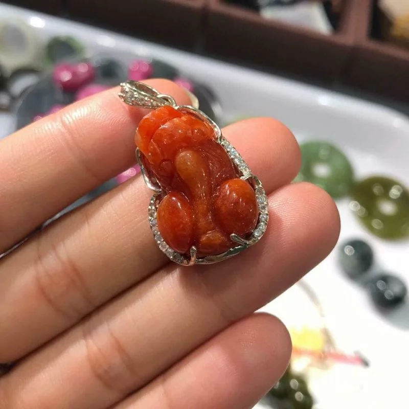 mặt dây chuyền bọc bạc ngọc huyết