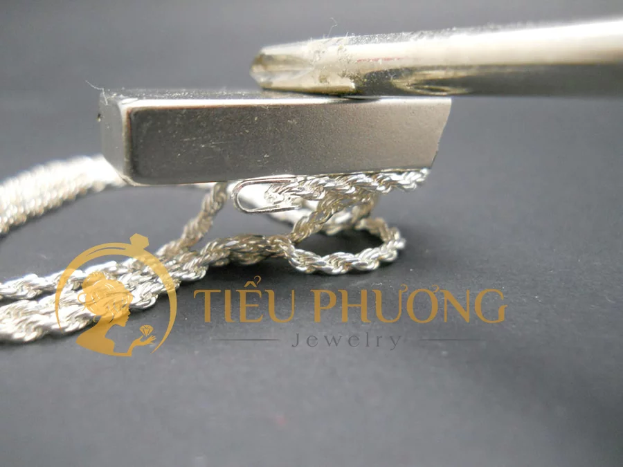 cách phân biệt bạc thật bạc giả bằng nam châm