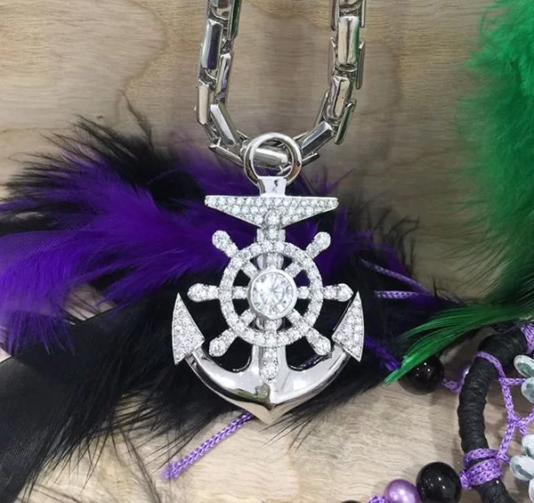 Mỏ neo vững chắc giúp chủ nhân kiên định mạnh mẽ trong mọi biến cố của cuộc sống.