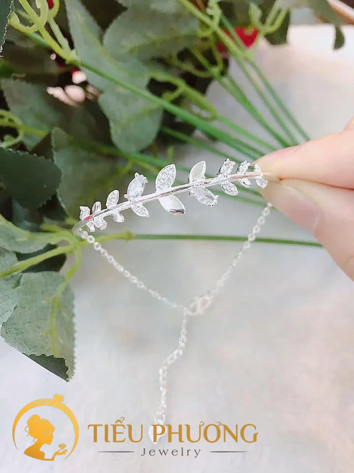 Lắc tay bạc nữ dễ thương dành cho các bạn gái xinh đẹp.