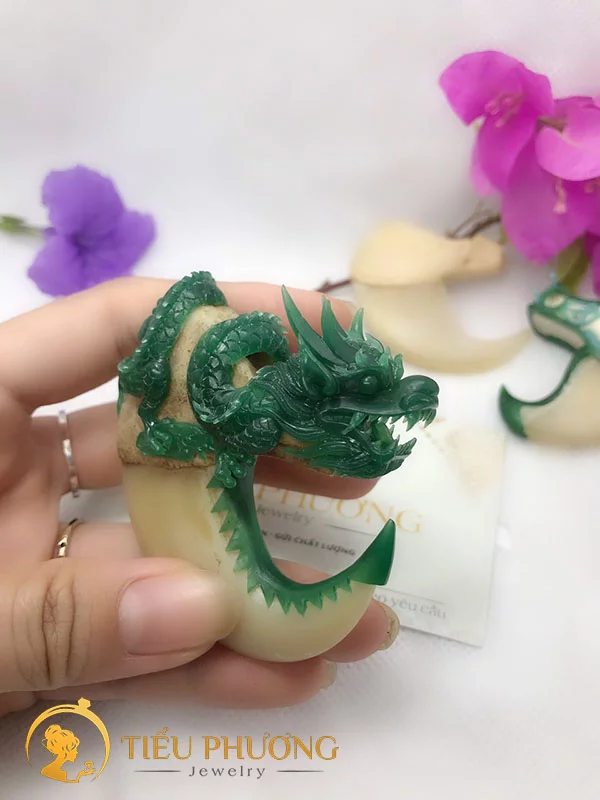 Móng hổ bọc rồng đẳng cấp với tạo hình khuôn mẫu sáp mềm.