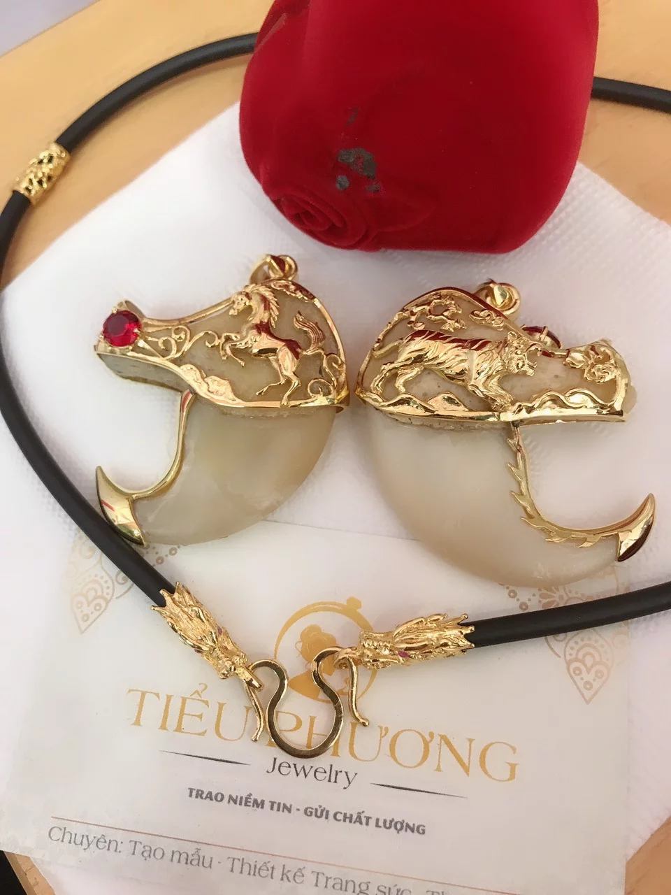 dây đeo móng hổ bọc vàng 10k