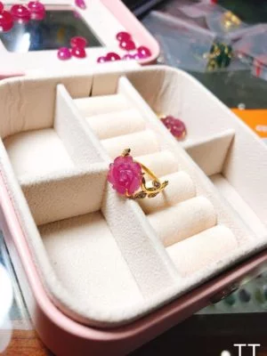 nhẫn ruby hoa hồng